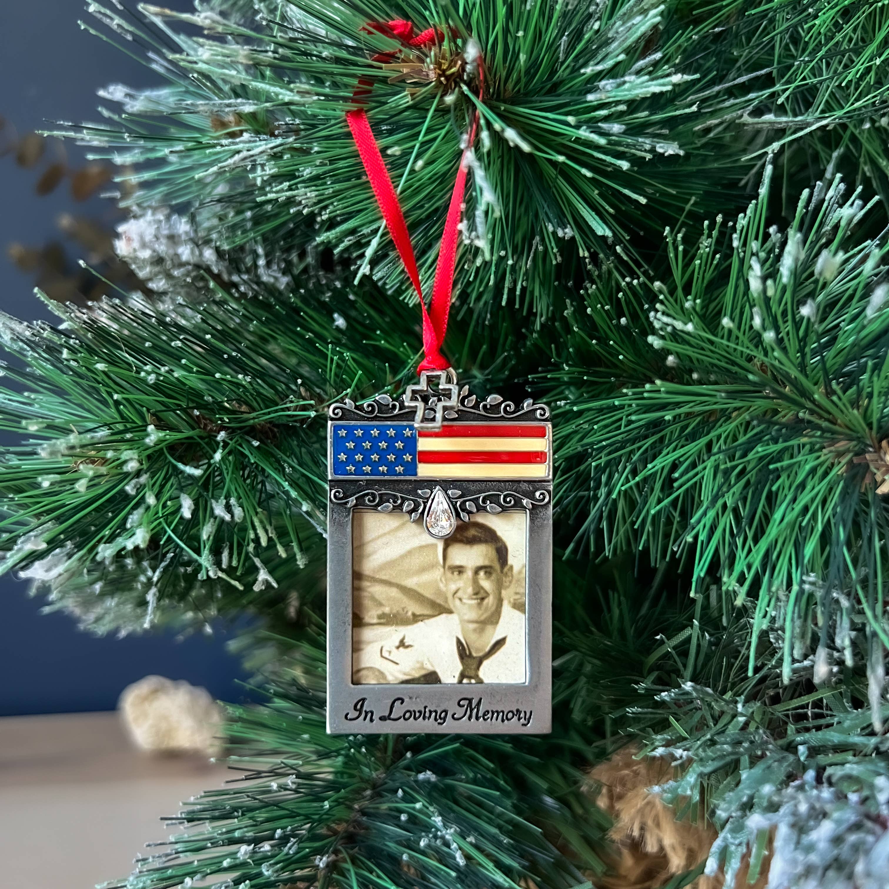 Antique Finish Patriotic Memorial Photo Ornament 