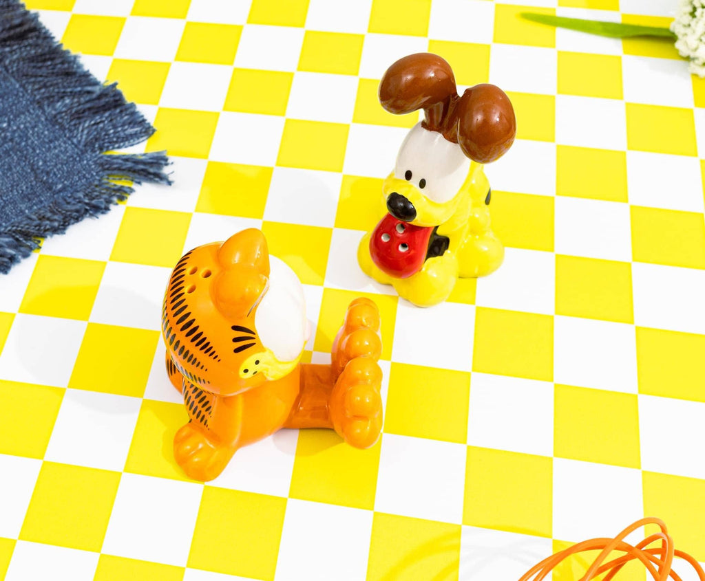 Garfield and Odie Ceramic Salt and Pepper Shaker Set