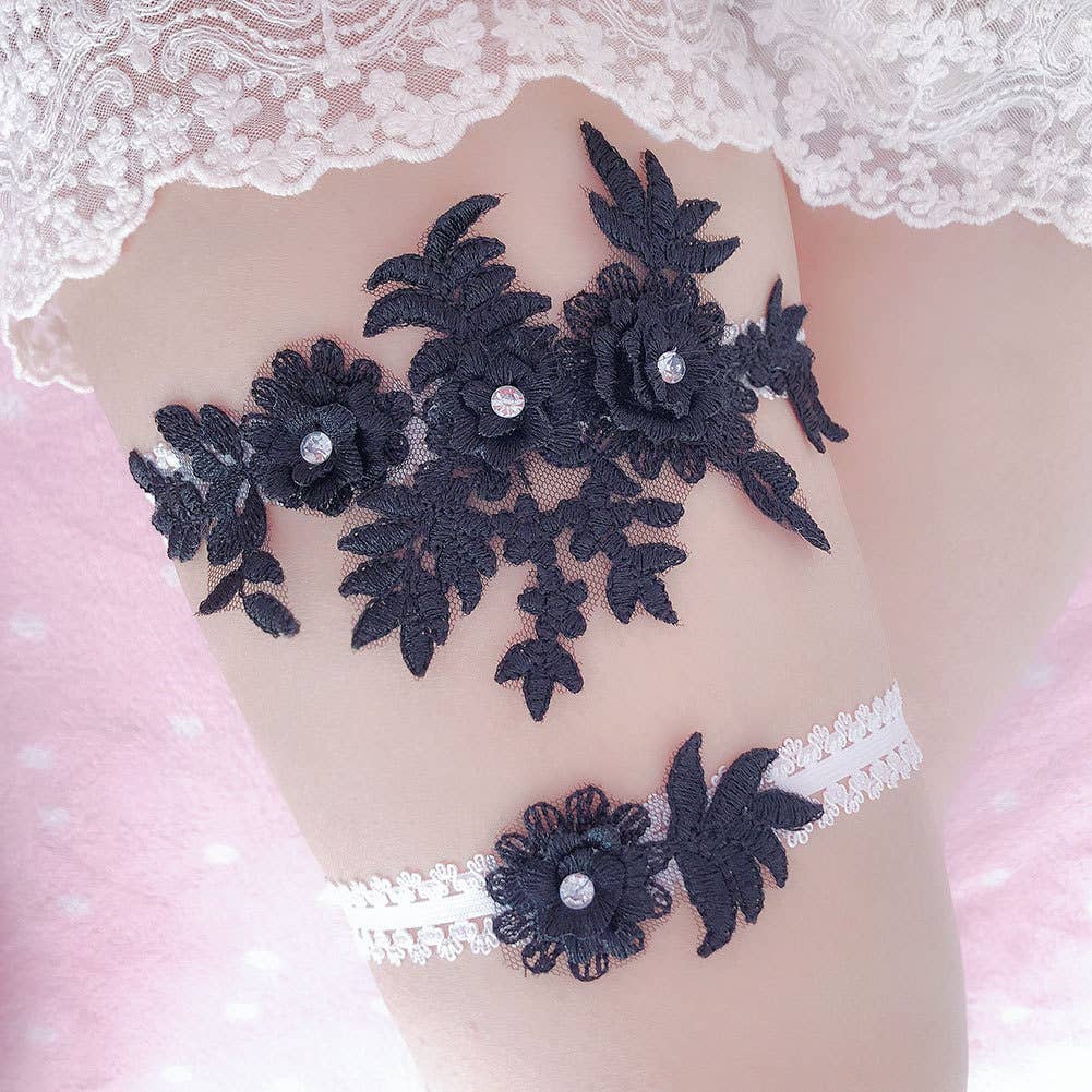 Lace Embroidery Wedding Garter Set: Black