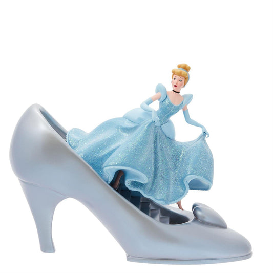 D100 Cinderella w/Iconic Slipper Figurine