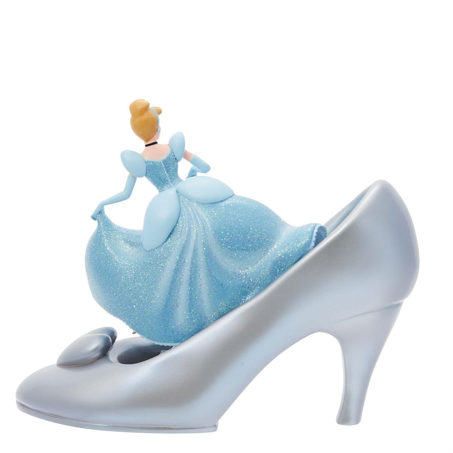 D100 Cinderella w/Iconic Slipper Figurine