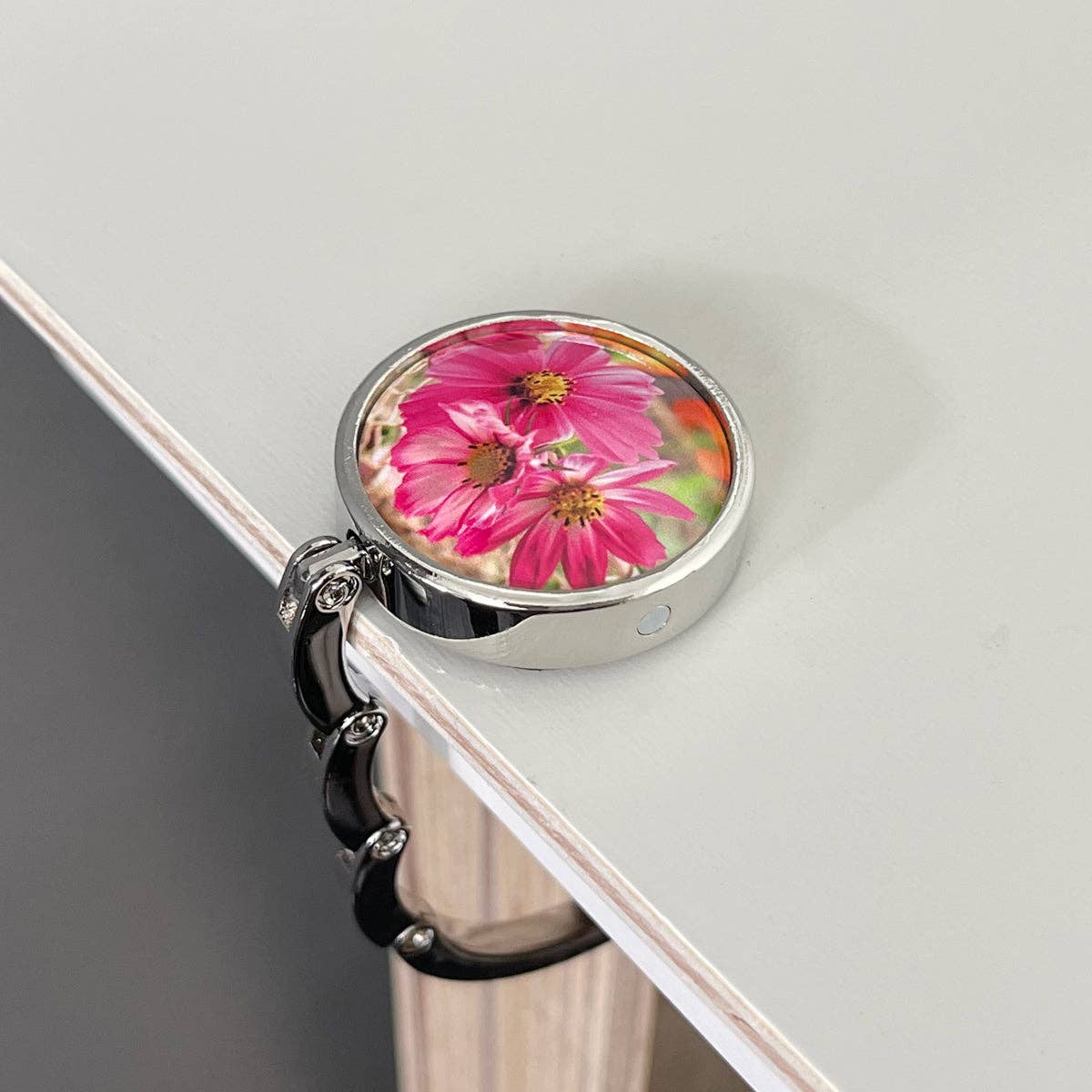 Foldable Handbag Hanger: Pink Daisies