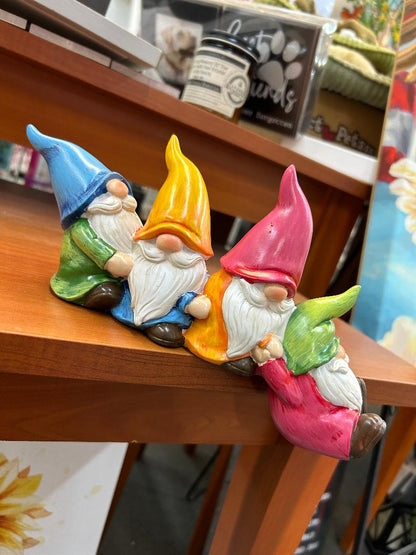 Gnome Shelf Sitter