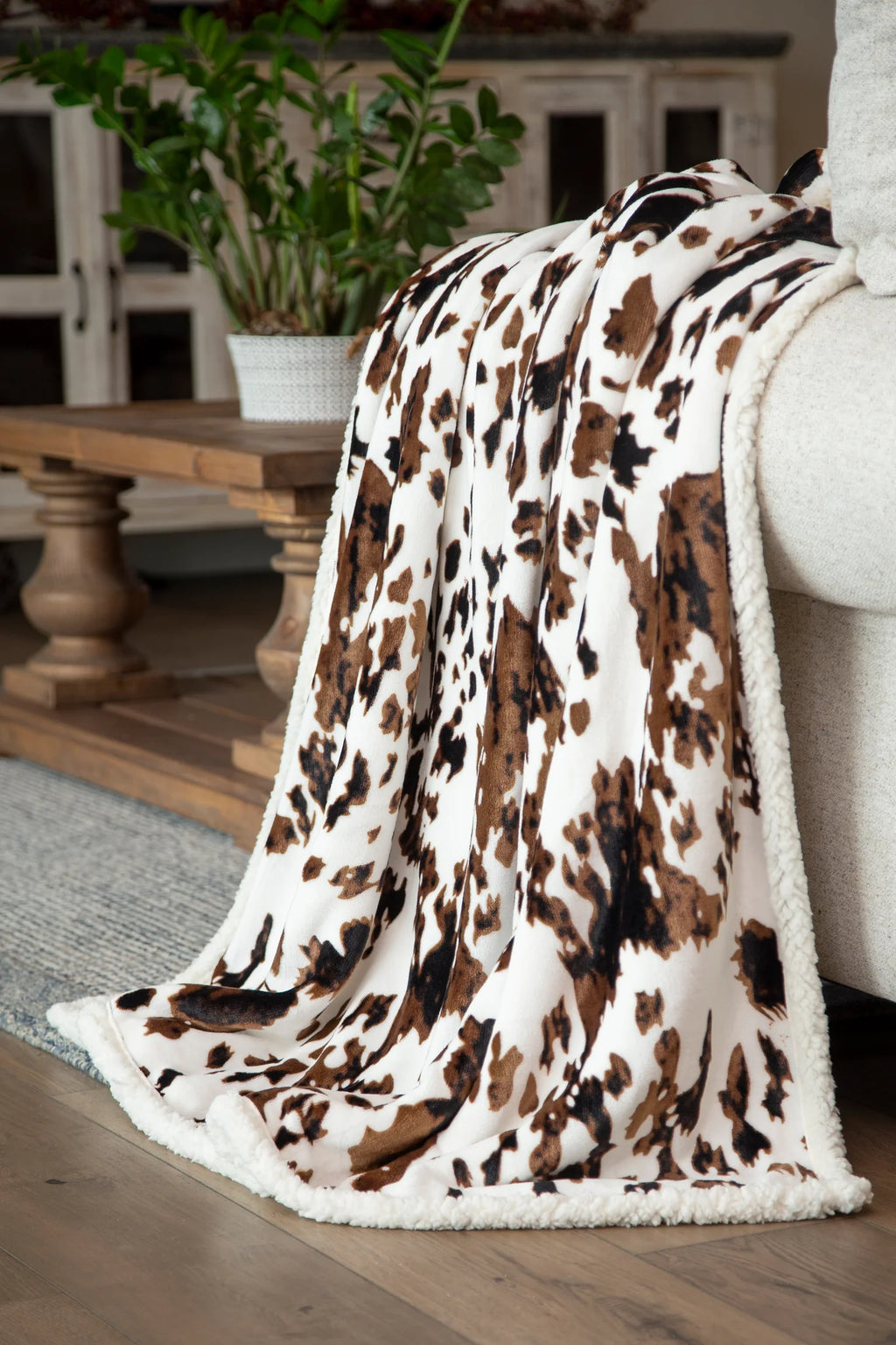 Wrangler Tri-Color Cowhide Sherpa Throw Blanket JW287