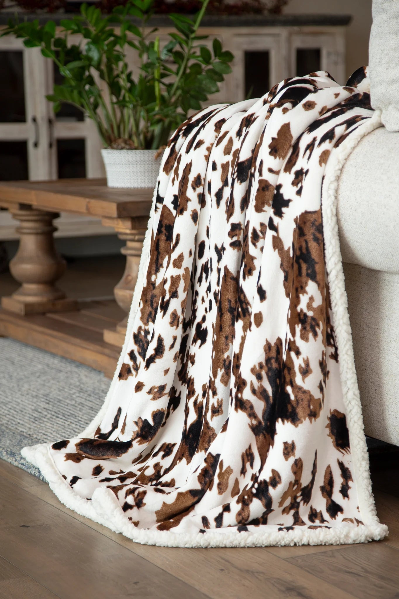 Wrangler Tri-Color Cowhide Sherpa Throw Blanket JW287