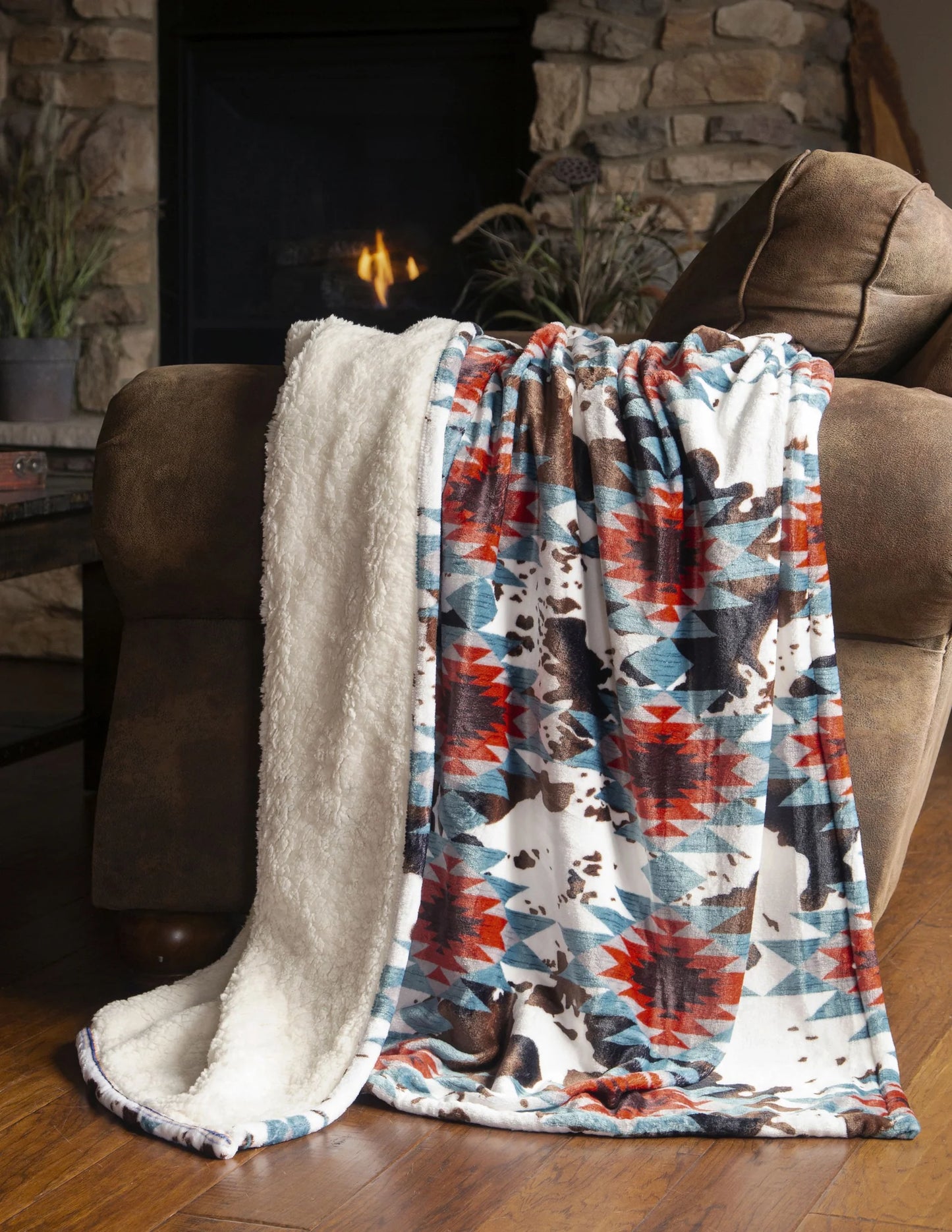 Wrangler SW Cowhide Sherpa Throw Blanket JW307