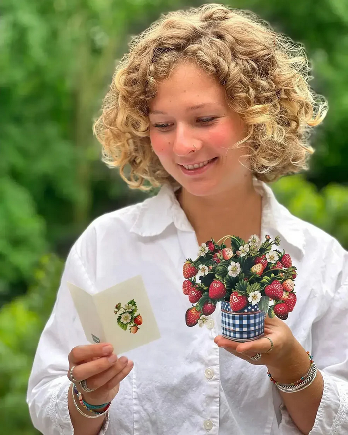 Mini Strawberry Blossom FreshCut Paper - Pop Up Flower Bouquet