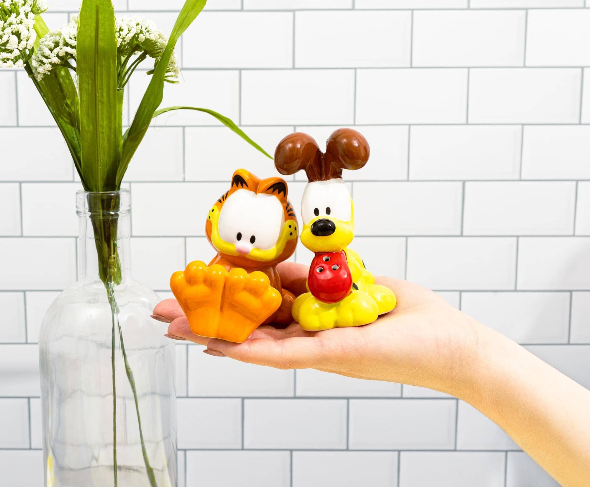 Garfield and Odie Ceramic Salt and Pepper Shaker Set