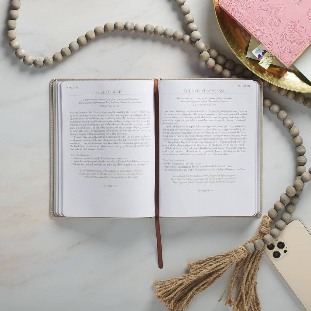 10 Minutes with God for Women Devotional