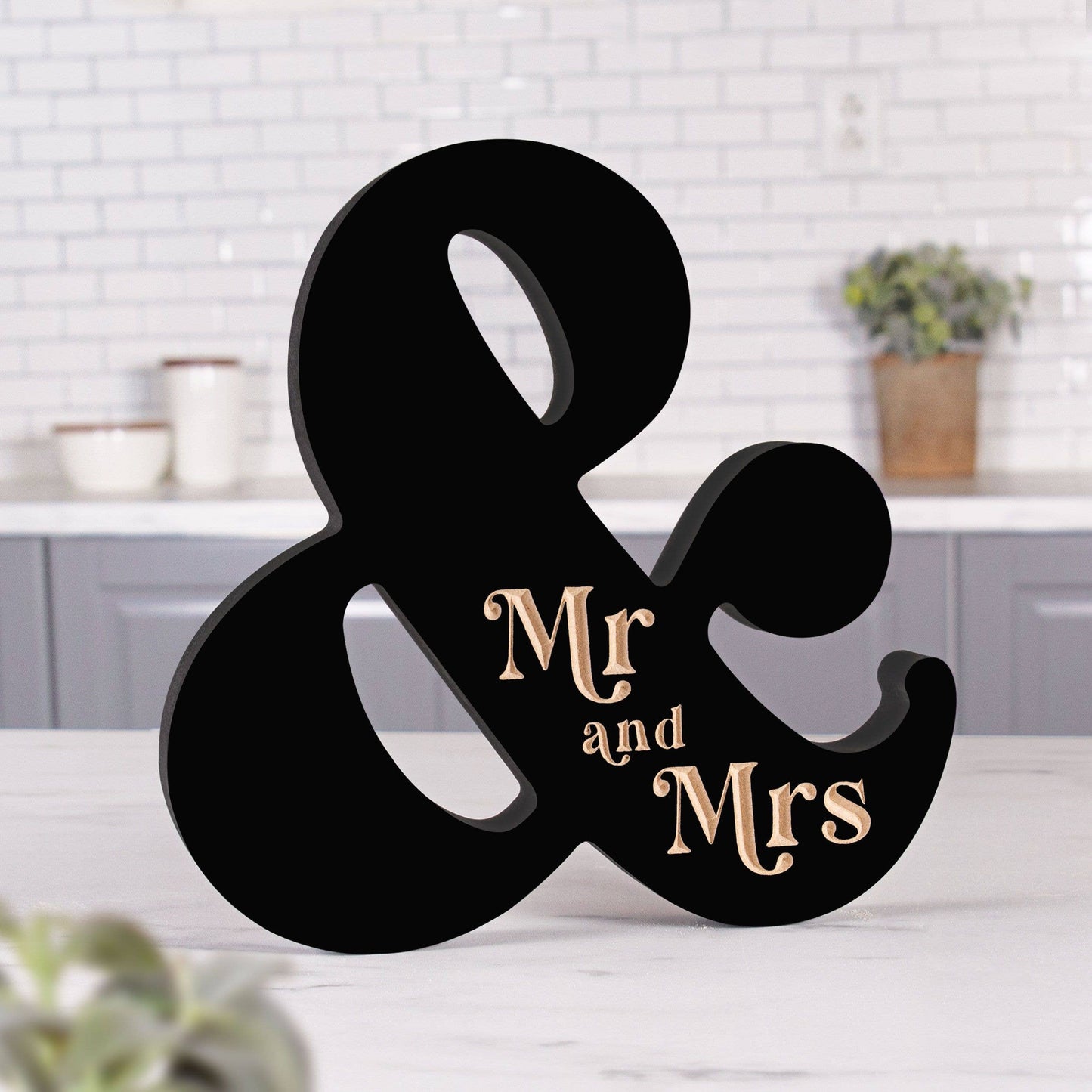 Mr. & Mrs. Shape Décor Sign