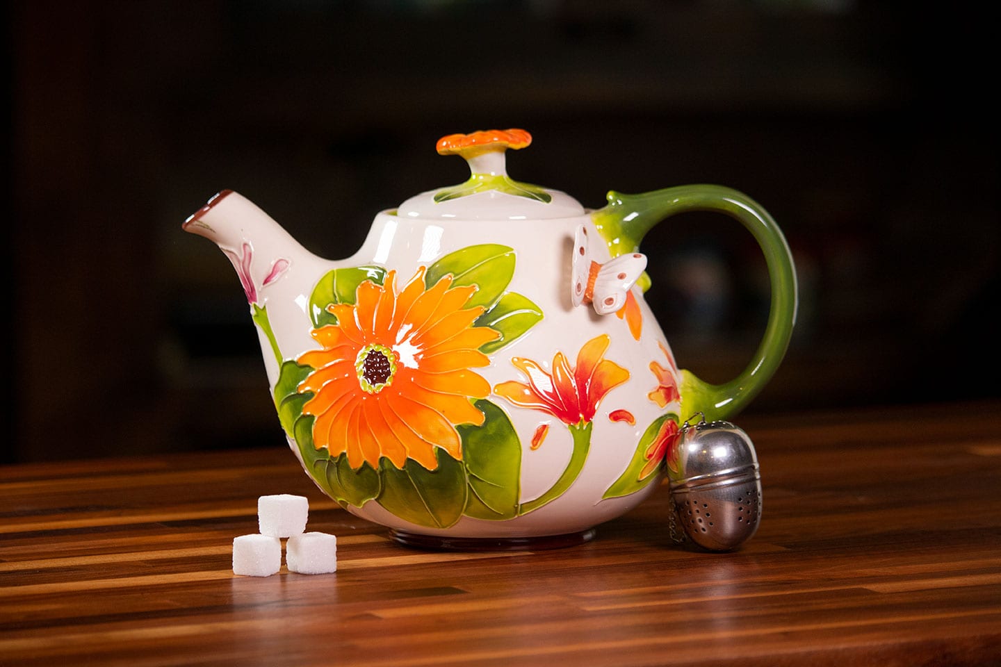Icing on the Cake – Gerber Daisy Teapot